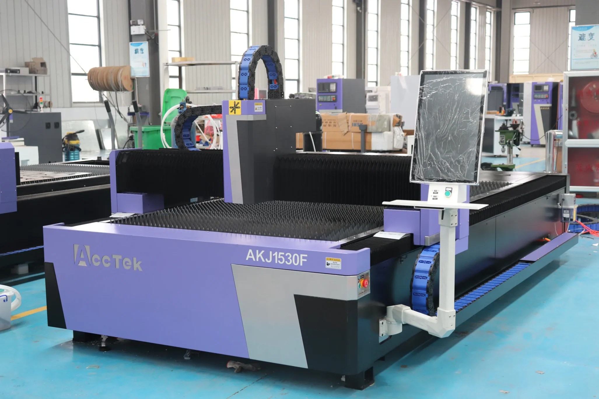 6090 1325 1530 Metal levhalar kesici, Fiber lazer makinesi, 1-3KW, Au3tech denetleyici, 3 yıl garanti, araba mimari elektronik