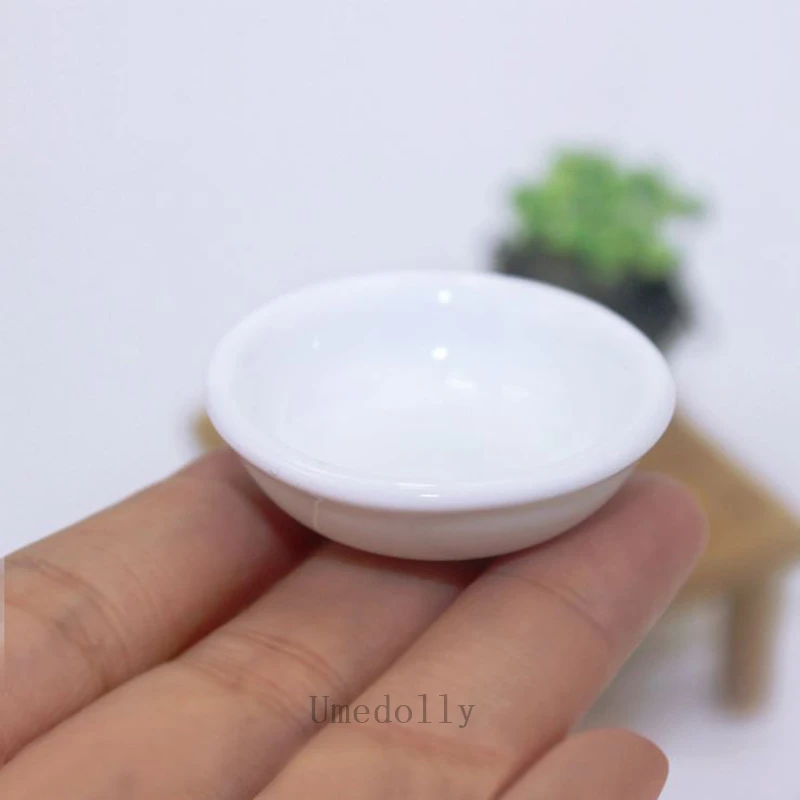 1 adet 1/12 Dollhouse minyatür seramik beyaz tabak modeli oyna Pretend Mini mutfak bulaşık pişirme kapları oyuncak aksesuarları