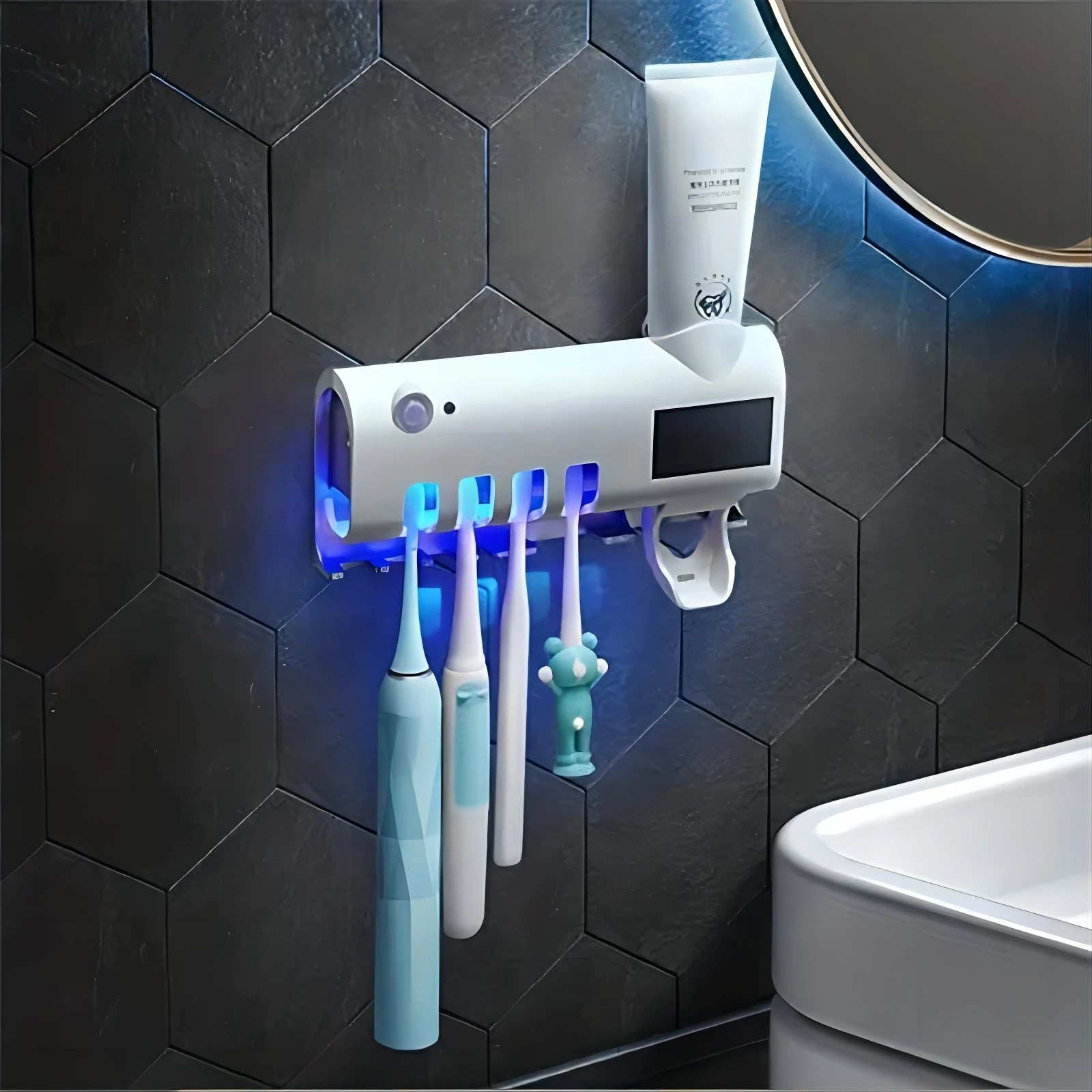 UV diş fırçası sterilizatörü şarj edilebilir güneş enerjisi hızlı kurutma duvara monte diş fırçası tutucu banyo için LED ekran ile