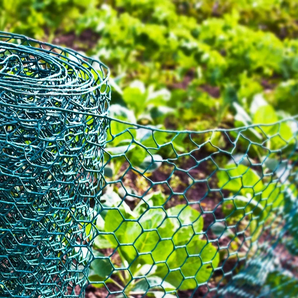 Yeşil çiçek tel kümes örgüsü 400CM tavuk tel altıgen kanatlı bahçe için galvanizli PVC kaplı tavuk tel örgü çit