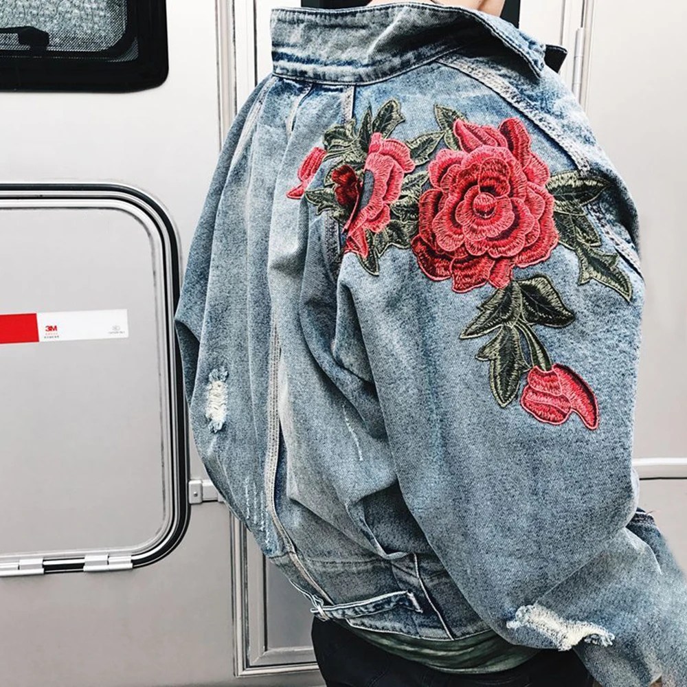 Erkek sonbahar kış üç boyutlu gül işlemeli delik Denim ceket sınırsız çift Trendy gevşek rahat Retro Denim ceket