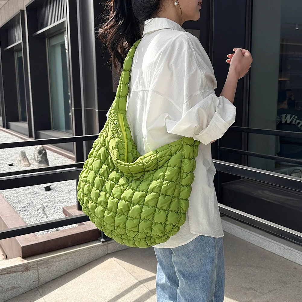 Kadınlar için kapitone yastıklı Crossbody çanta pilili kabarcıklar bulut omuz çantaları büyük Tote kova tasarımcı çantası dantelli çanta 2023