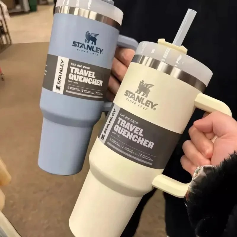 Kolu ile Stanley Tumbler hasır kapak paslanmaz çelik 30oz vakum yalıtımlı araba kupa çift duvar termal buzlu seyahat tipi kupa