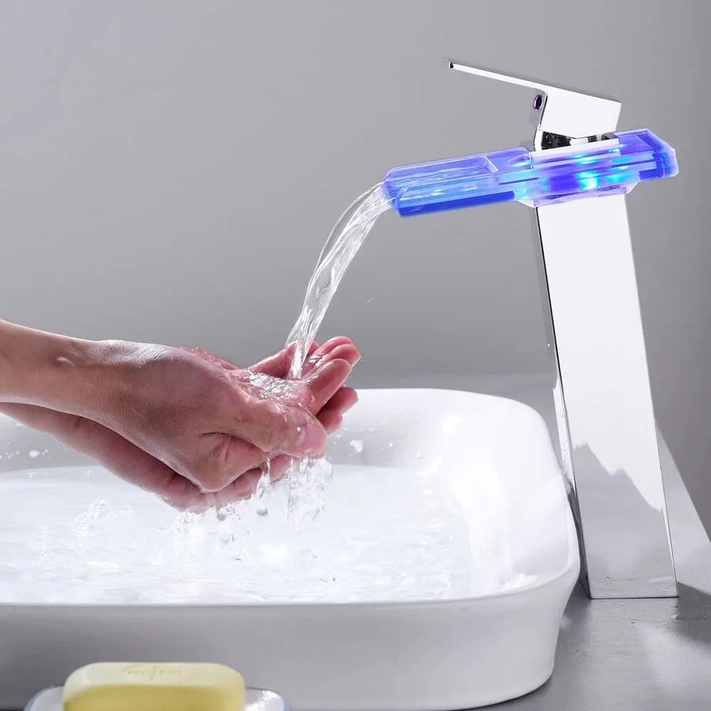Tezgah lavabosu şelale musluk akıllı hidroelektrik LED ışıklı musluklar banyo sıcak ve soğuk renk değişimi sıcaklık ışık musluk