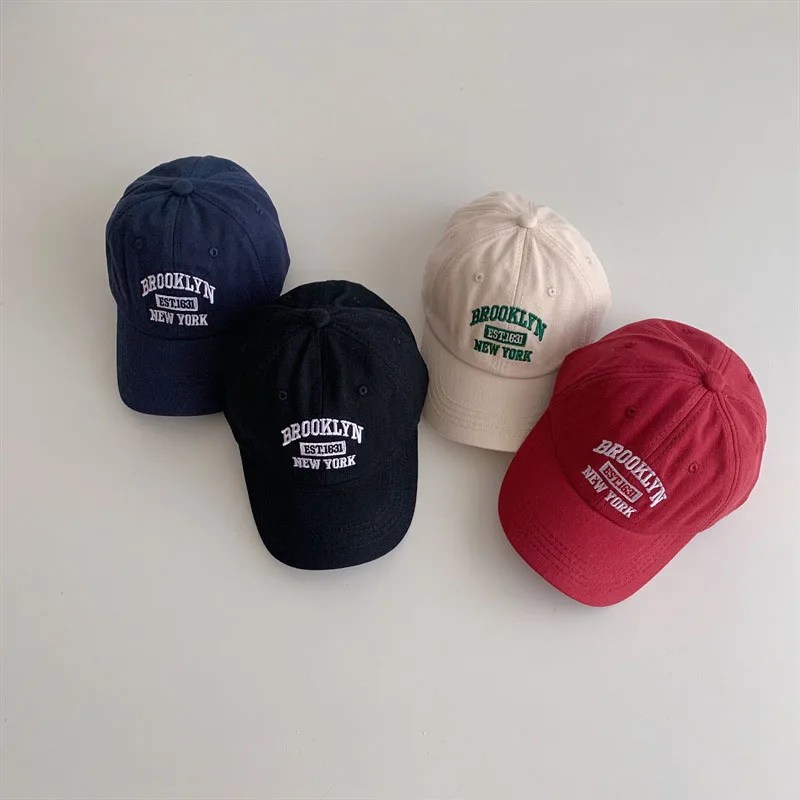 Yaz bebek beyzbol şapkası mektup nakış çocuklar için kap doruğa erkek kız düz renk çocuk ayarlanabilir güneş şapkaları Gorras 아기자 자