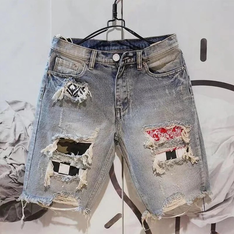 Yaz erkekler delik Denim kısa pantolon moda dilenci kazınmış beş parçalı kot şort