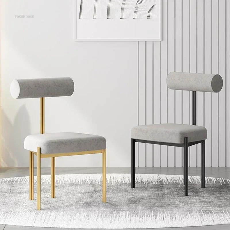 Yemek odası için lüks Modern Metal yemek sandalyeleri karakteristik üç bacaklı yumuşak destekli sandalye otel için basit sandalye