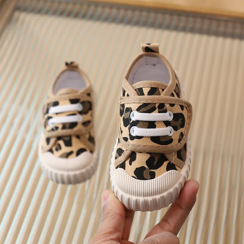 Çocuk kanvas ayakkabılar yeni moda klasik yumuşak rahat erkek Sneakers kızlar rahat ayakkabılar çocuk paten ayakkabı leopar desen
